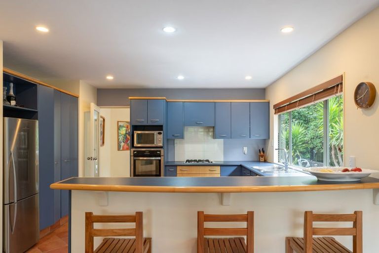 Photo of property in 6 Gresford Place, Churton Park, Wellington, 6037