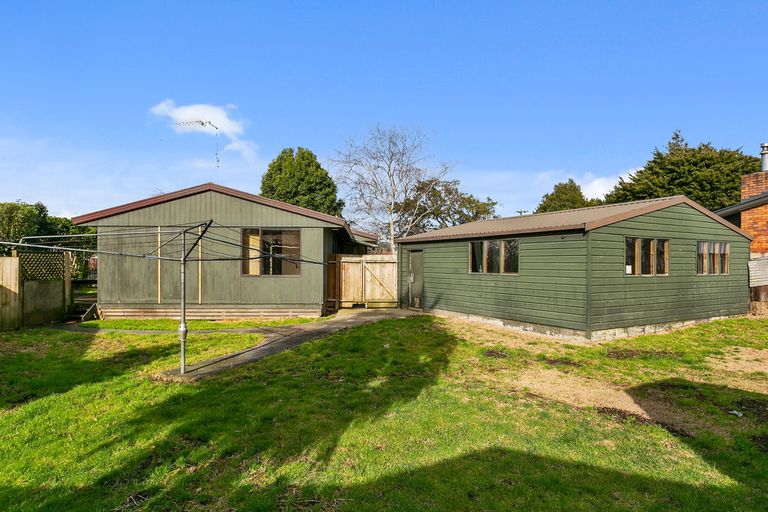 Photo of property in 279 Shakespeare Street, Leamington, Cambridge, 3432