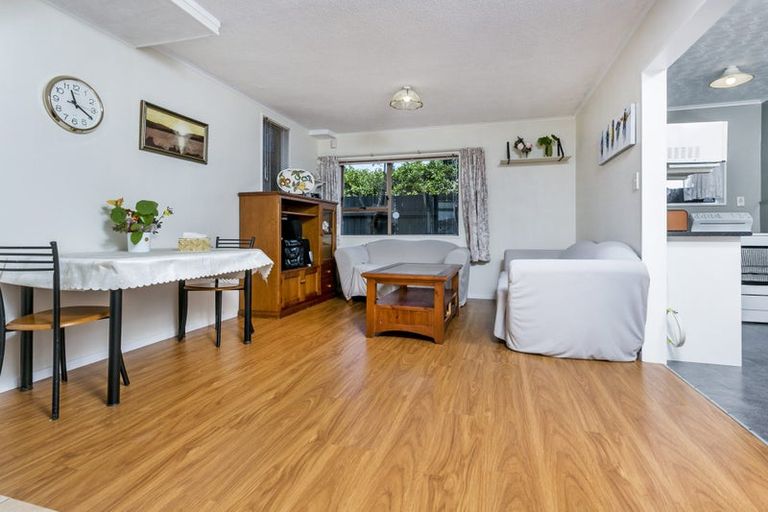 Photo of property in 1/90 Lynwood Road, New Lynn, Auckland, 0600