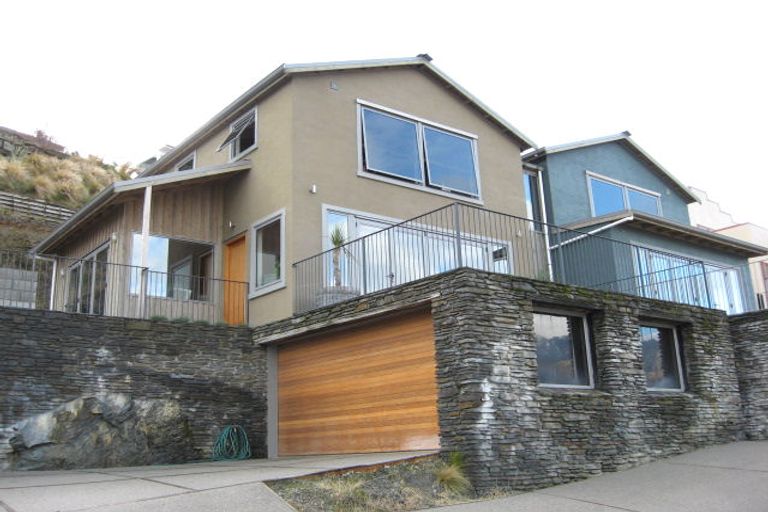 Photo of property in 1 Peregrine Place, Queenstown, 9300