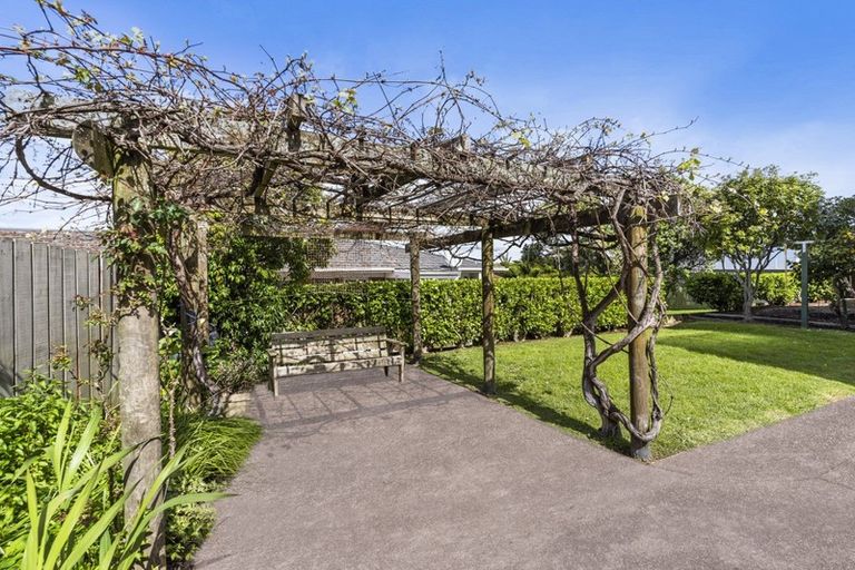 Photo of property in 20a East Coast Road, Milford, Auckland, 0620