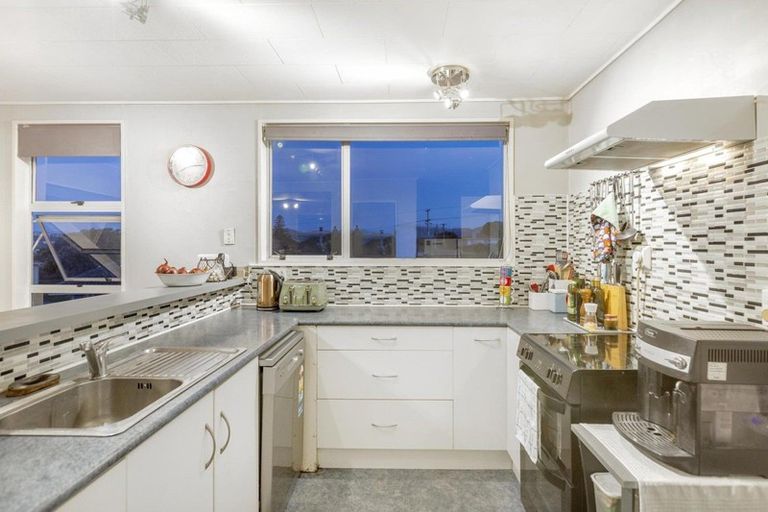 Photo of property in 44 View Road, Titahi Bay, Porirua, 5022