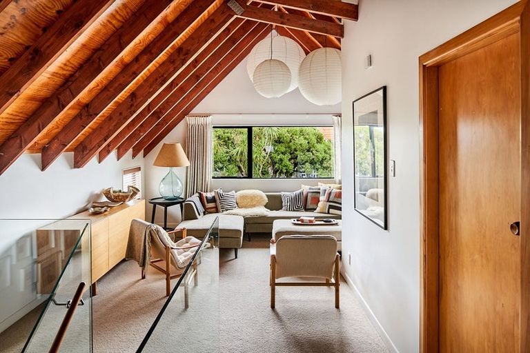 Photo of property in 85 Muritai Road, Eastbourne, Lower Hutt, 5013