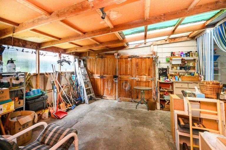 Photo of property in 19 Pahiatua Street, Hokowhitu, Palmerston North, 4410