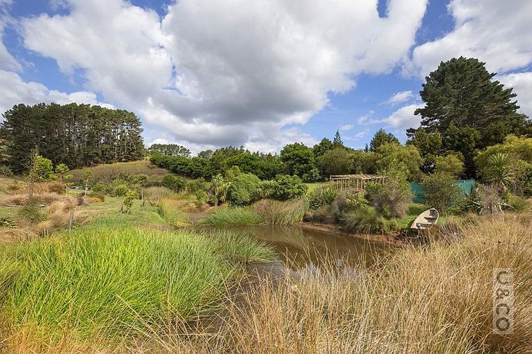 Photo of property in 231 Taiapa Road, Muriwai, Waimauku, 0881