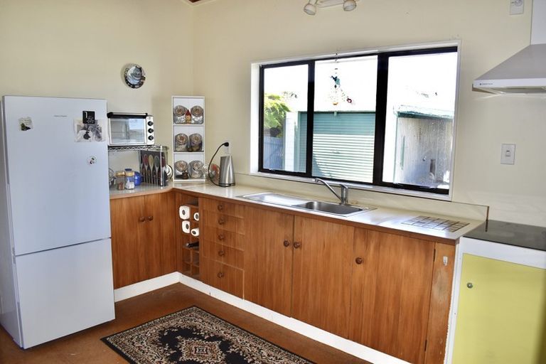 Photo of property in 28 Sarah Street, Waikawa Beach, Levin, 5573