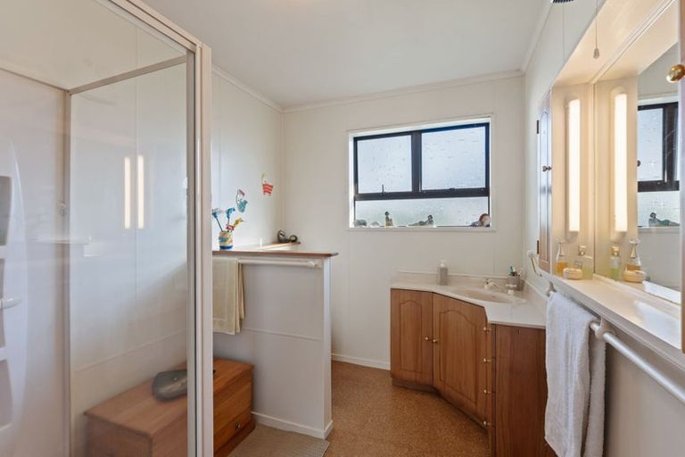 Photo of property in 38 Queens Road, Waikanae Beach, Waikanae, 5036