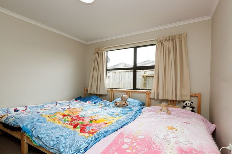 Photo of property in 5 Nevada Way, Kelvin Grove, Palmerston North, 4414