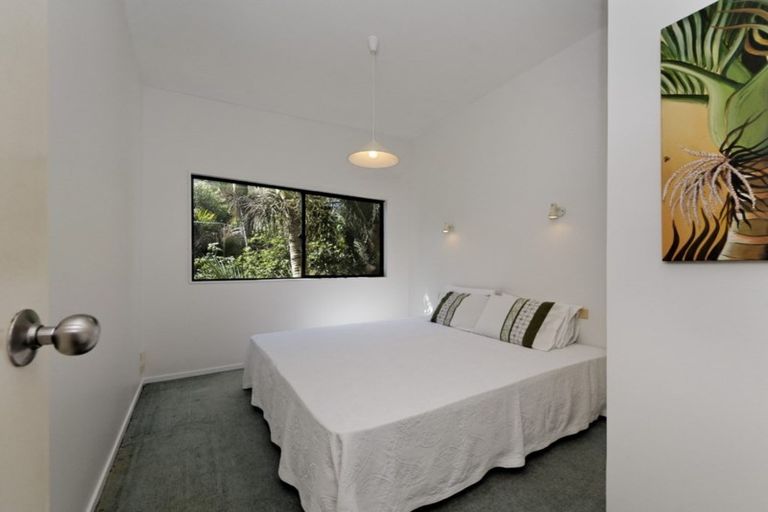 Photo of property in 15 Rayner Road, Piha, 0772