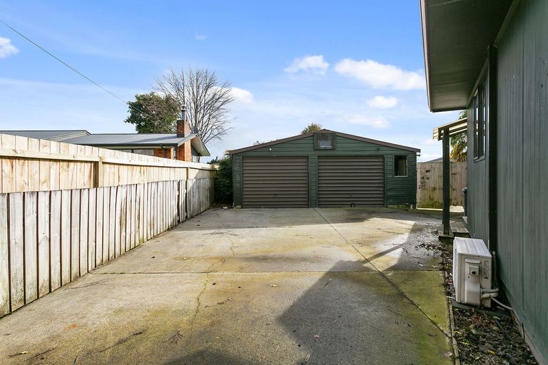 Photo of property in 279 Shakespeare Street, Leamington, Cambridge, 3432