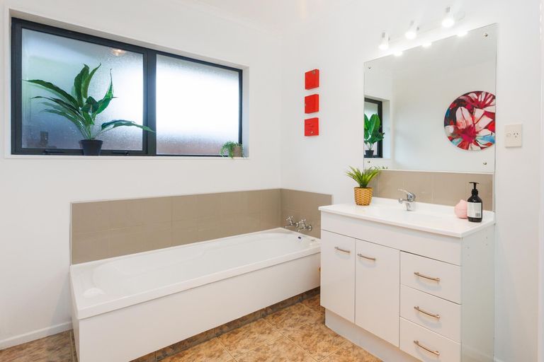 Photo of property in 197 Ruapehu Drive, Fitzherbert, Palmerston North, 4410