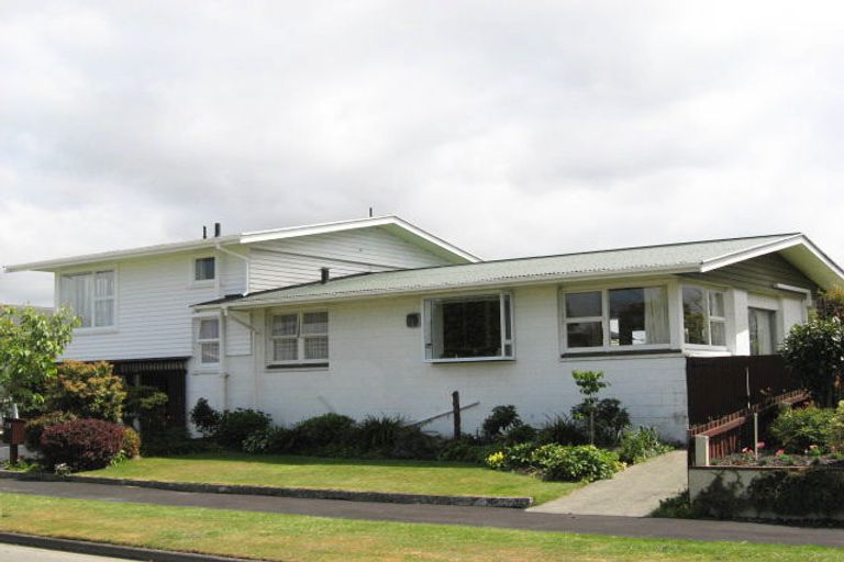 Photo of property in 20 Rosedale Place, Avonhead, Christchurch, 8042
