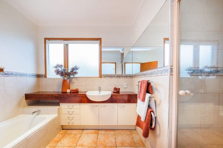 Photo of property in 38 Winston Avenue, Hokowhitu, Palmerston North, 4410