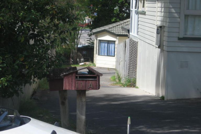 Photo of property in 2/11 Woodall Place, Totara Vale, Auckland, 0627