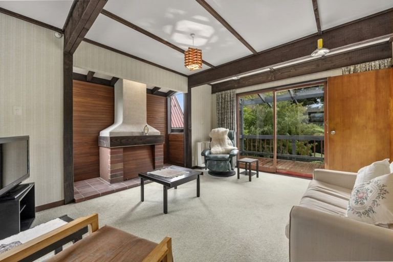 Photo of property in 74 Blue Mountains Road, Pinehaven, Upper Hutt, 5019