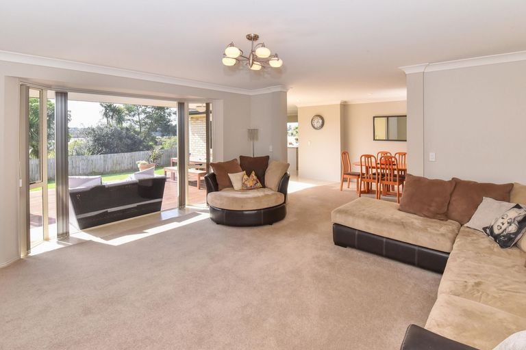 Photo of property in 9 Brechin Place, Wattle Downs, Auckland, 2103