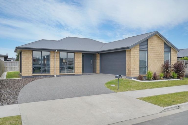 Photo of property in 13 Hewlings Street, Kaiapoi, 7630