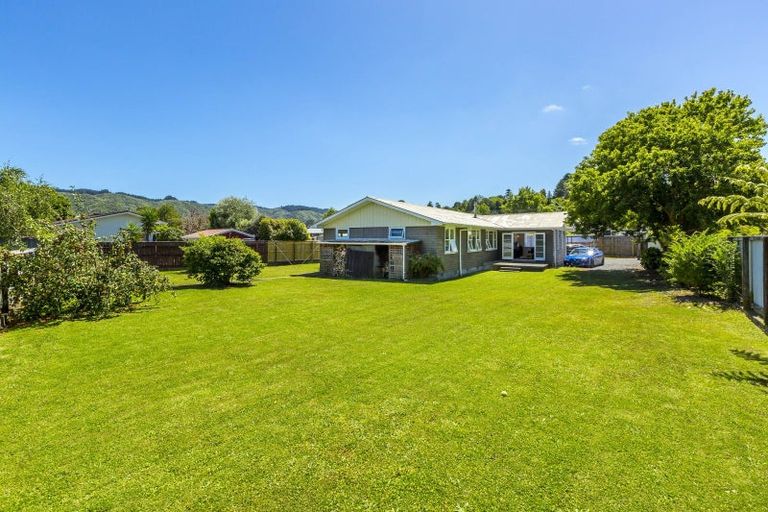Photo of property in 28 Moeraki Road, Maoribank, Upper Hutt, 5018