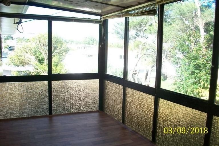 Photo of property in 2/19a Ribblesdale Road, Henderson, Auckland, 0612