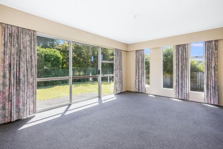 Photo of property in 15a Mckeefry Grove, Tawa, Wellington, 5028