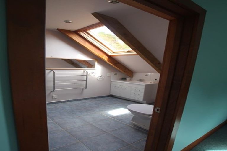 Photo of property in 2 Cascade Avenue, Waiatarua, Auckland, 0604