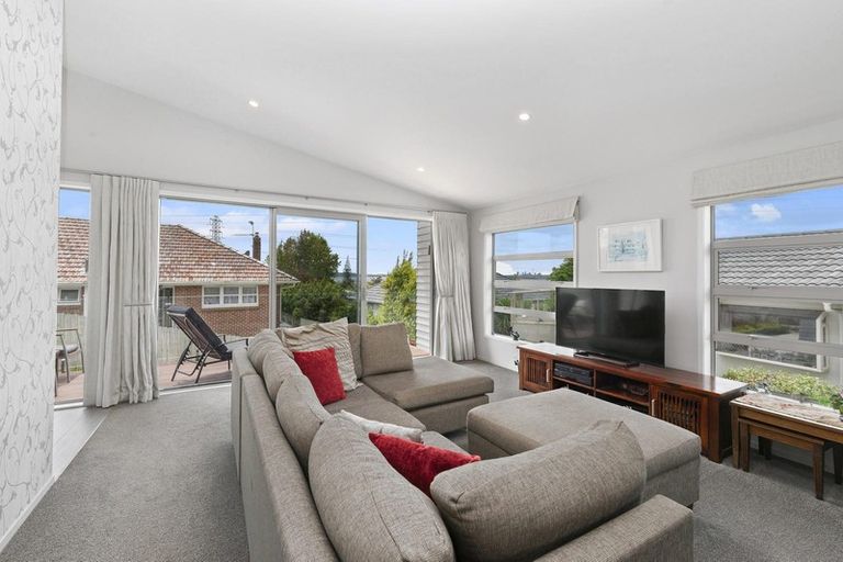Photo of property in 13a Lyndhurst Road, Te Atatu South, Auckland, 0610