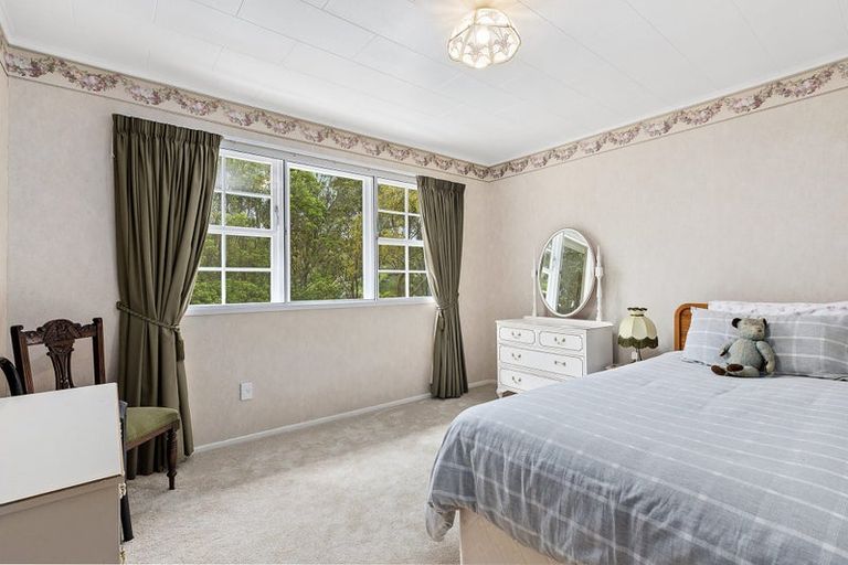 Photo of property in 28 Bartlett Grove, Tawa, Wellington, 5028