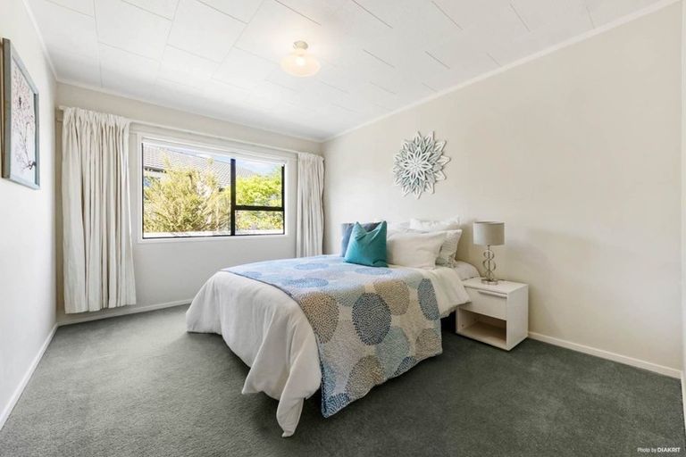 Photo of property in 5 Lagoon Way, West Harbour, Auckland, 0618