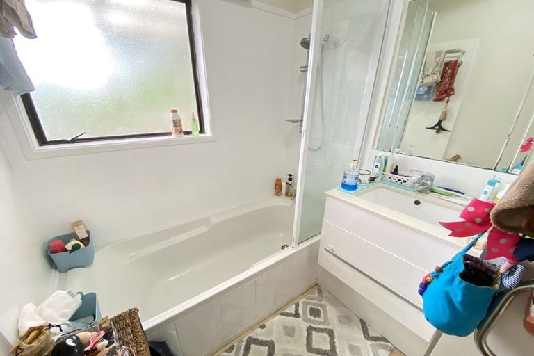 Photo of property in 3a Universal Drive, Henderson, Auckland, 0610