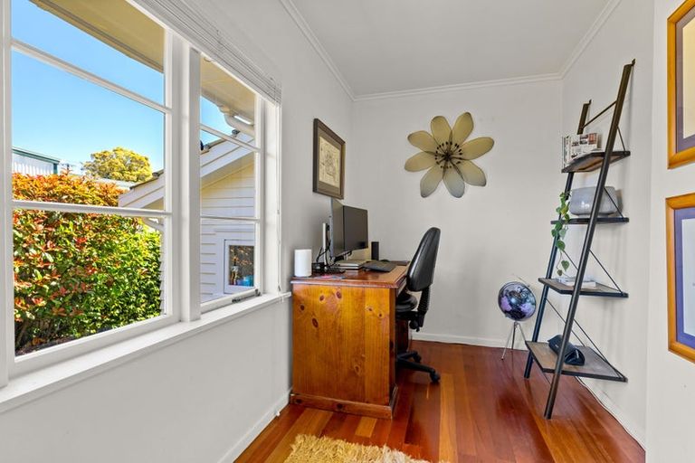 Photo of property in 64 Tirimoana Road, Te Atatu South, Auckland, 0602