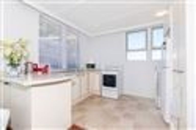 Photo of property in 4/4 Hutchinson Avenue, New Lynn, Auckland, 0600