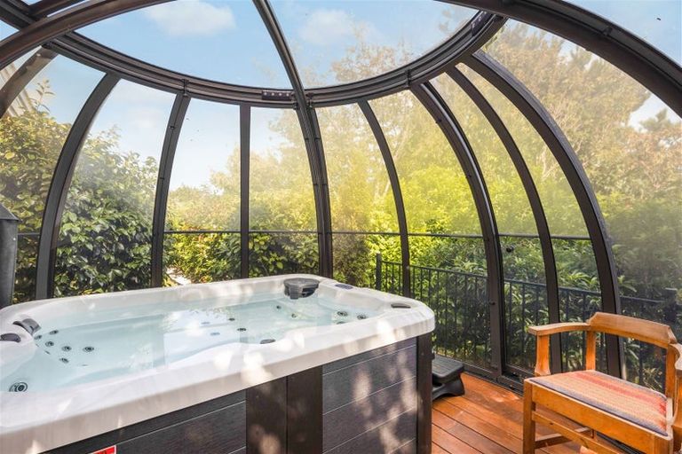 Photo of property in 2 Ramsey Place, Karori, Wellington, 6012