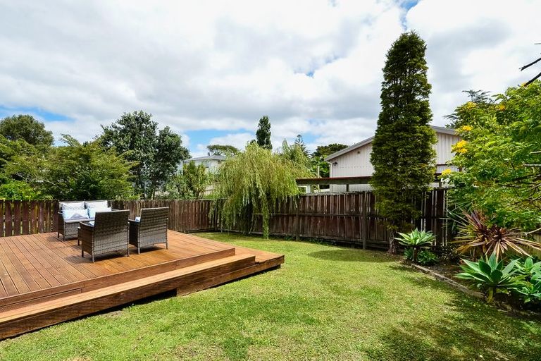 Photo of property in 2/14 Queen Mary Avenue, New Lynn, Auckland, 0600