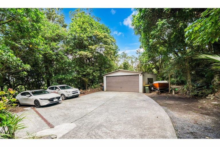 Photo of property in 854 West Coast Road, Waiatarua, Auckland, 0604