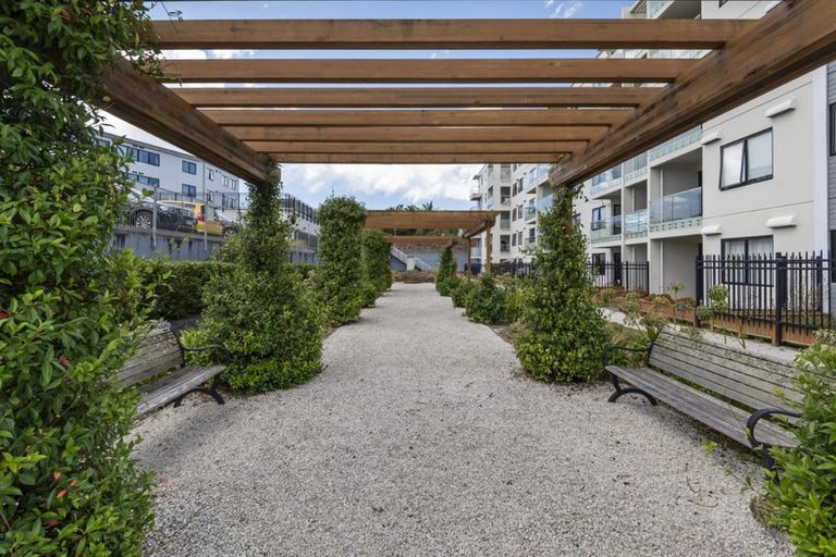 Photo of property in Apollo Apartments, 201/46 Rosedale Road, Rosedale, Auckland, 0632