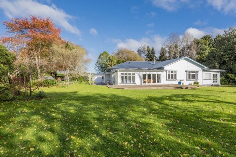 Photo of property in 72 Avenue North Road, Levin, 5510