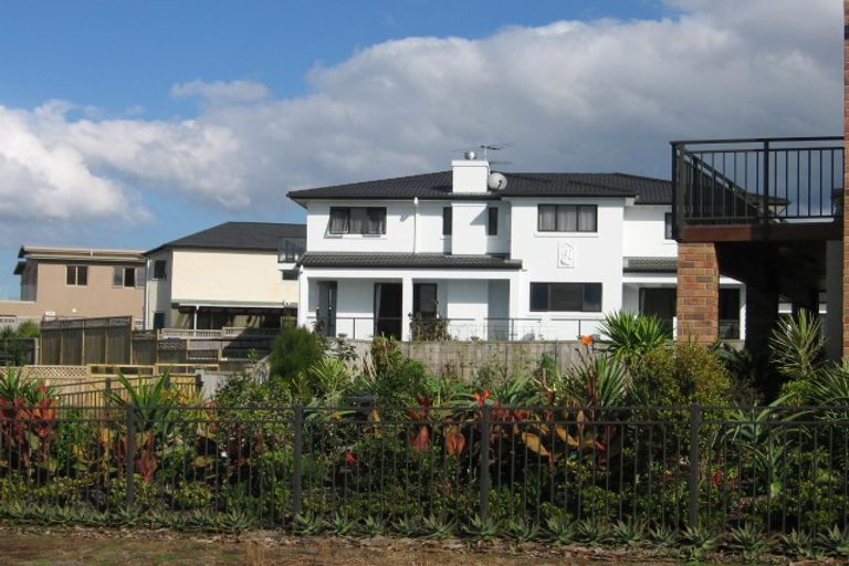 Photo of property in 28 Waikura Drive, Te Atatu Peninsula, Auckland, 0610
