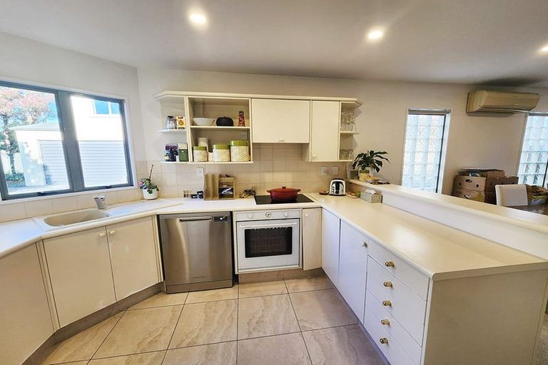 Photo of property in 2/28 Derby Street, St Albans, Christchurch, 8014