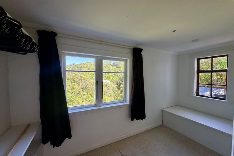 Photo of property in 54 Moana Road, Kelburn, Wellington, 6012