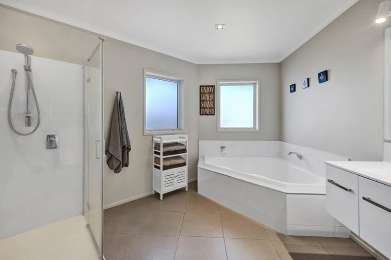 Photo of property in 1 Elizabeth Grove, Stratford, 4332