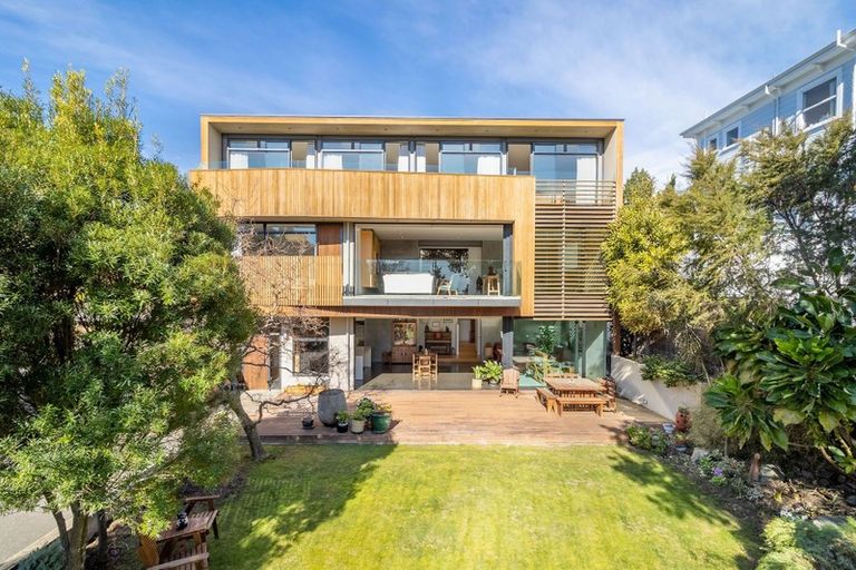 Photo of property in 27 Examiner Street, Nelson, 7010