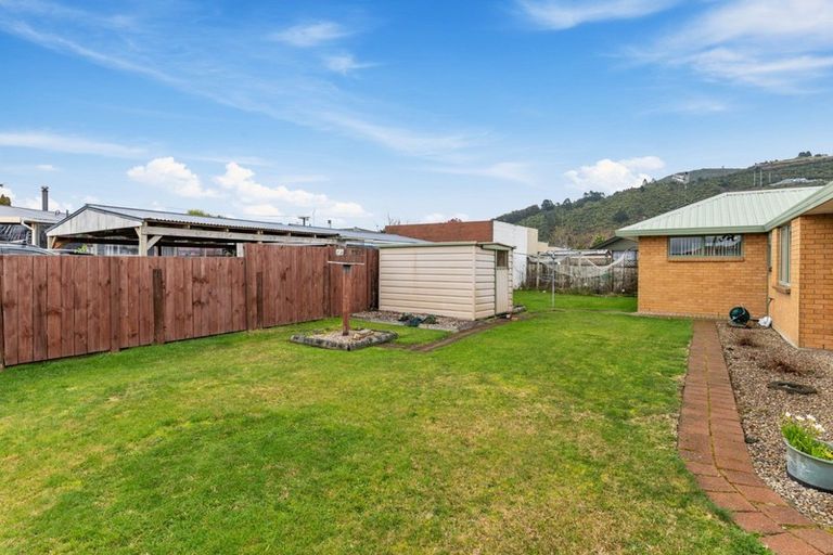 Photo of property in 2 Ashmore Place, Fairy Springs, Rotorua, 3015