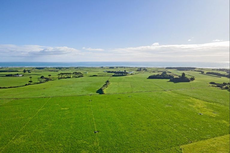 Photo of property in 7210 South Road, Warea, New Plymouth, 4381