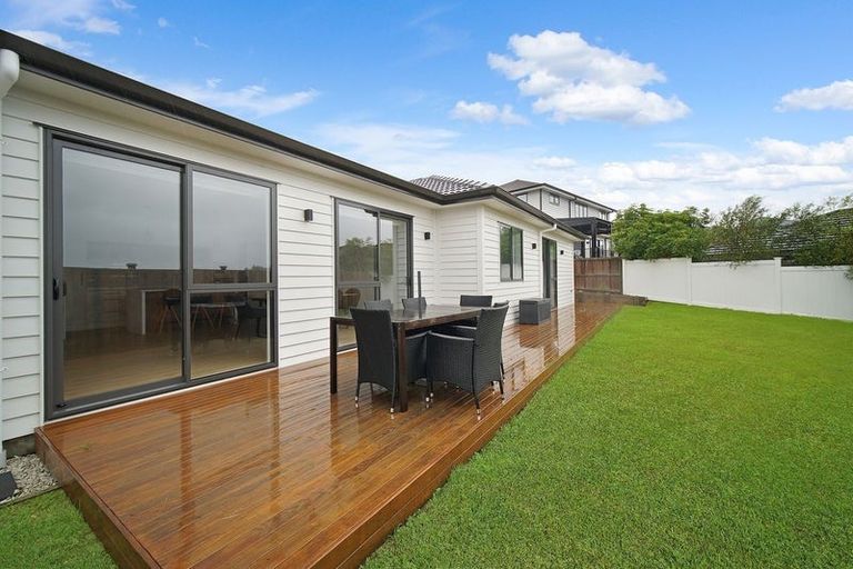 Photo of property in 7 Tautoru Avenue, Orewa, 0931