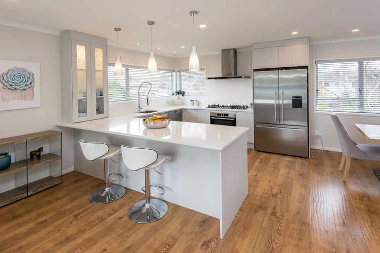 Photo of property in 65 Meadway, Sunnyhills, Auckland, 2010