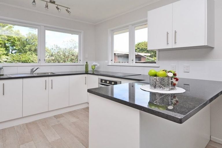 Photo of property in 16 Winsford Street, Manurewa, Auckland, 2102