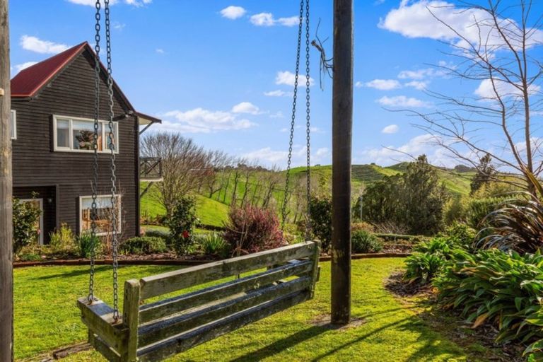 Photo of property in 65 Parrs Road, Hurworth, New Plymouth, 4371
