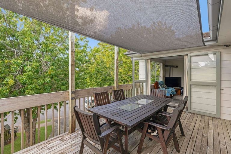 Photo of property in 10 Glucina Place, Glen Eden, Auckland, 0602