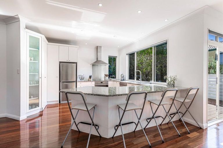 Photo of property in 30 Hogarth Rise, West Harbour, Auckland, 0618