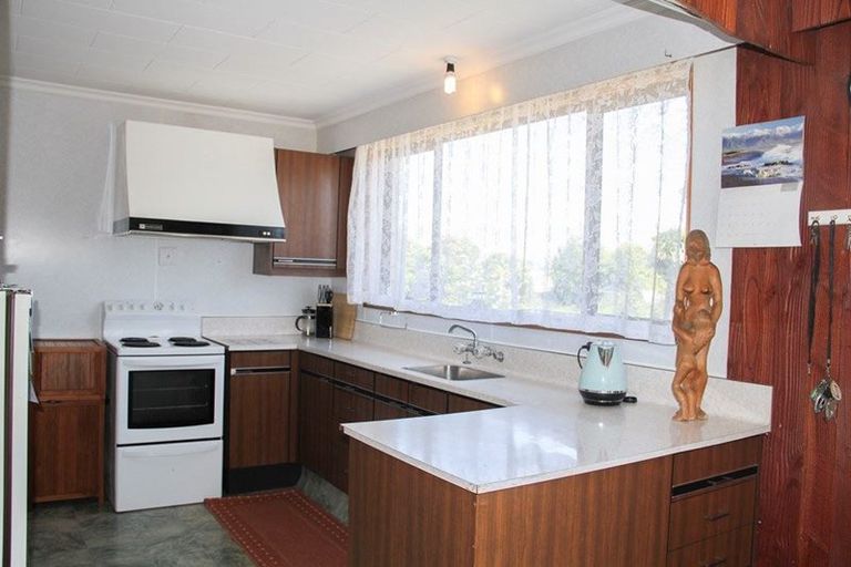 Photo of property in 63 Half Mile Road, Tuatapere, 9620